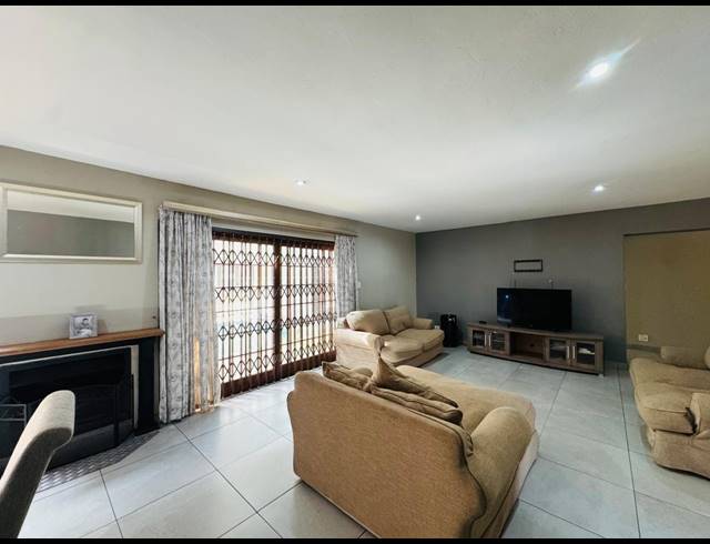 4 BEDROOM HOUSE FOR SALE IN VANDERBIJLPARK SW 5